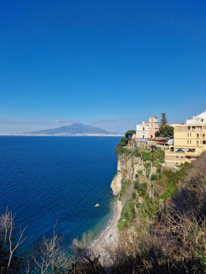 Ferienwohnung Savarese Luxury Palace Vico Equense Exterior foto