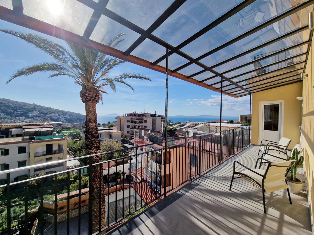 Ferienwohnung Savarese Luxury Palace Vico Equense Exterior foto